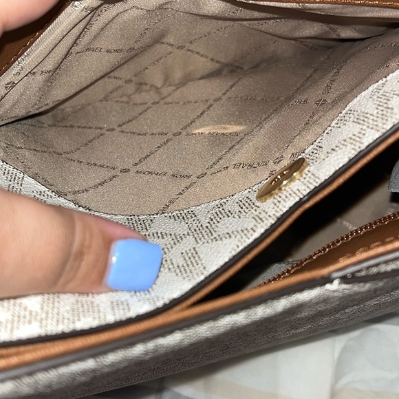 NWOT MK Jet Set Travel Large Chain Shoulder Tote Vanilla MK Signature Logo - Picture 16 of 16